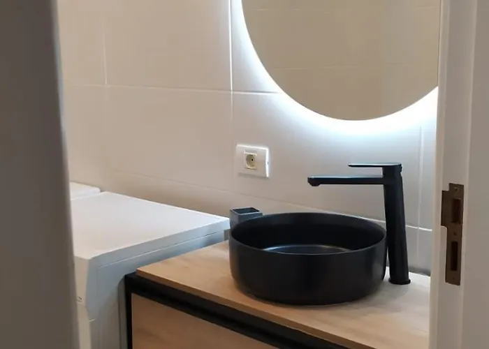 Seafront Camison شقة