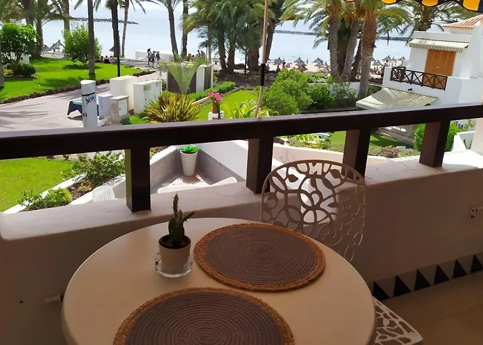 Seafront Camison شقة *