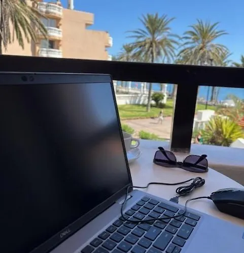 Seafront Camison شقة